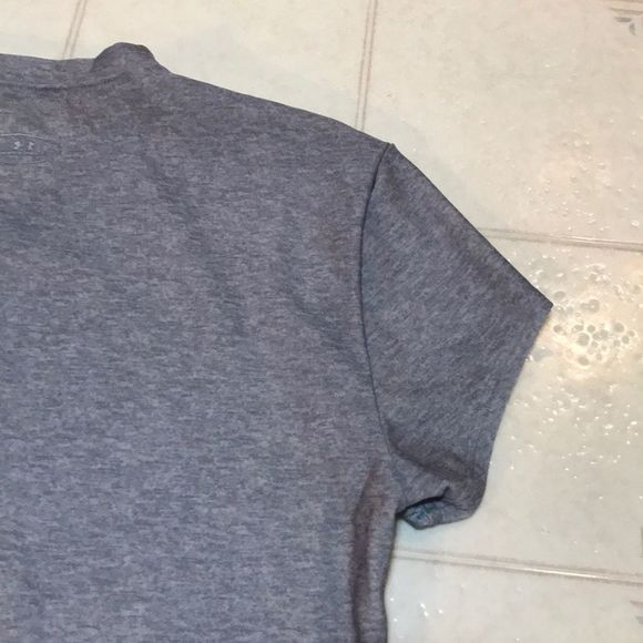 UNDER ARMOUR Gray V-Neck Compression Tee - Picture 6 of 7